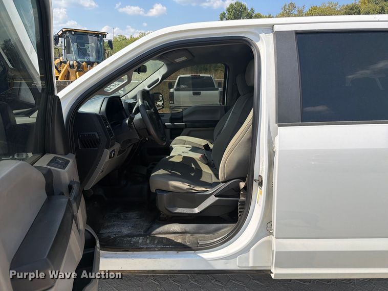 image for item FC3389 2016 Ford F150 Crew Cab pickup truck