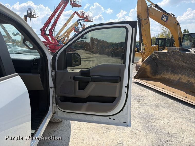 image for item FC3389 2016 Ford F150 Crew Cab pickup truck
