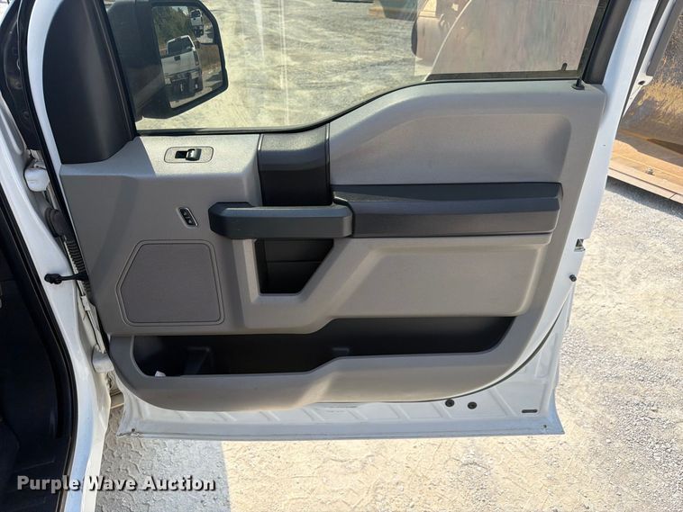 image for item FC3389 2016 Ford F150 Crew Cab pickup truck