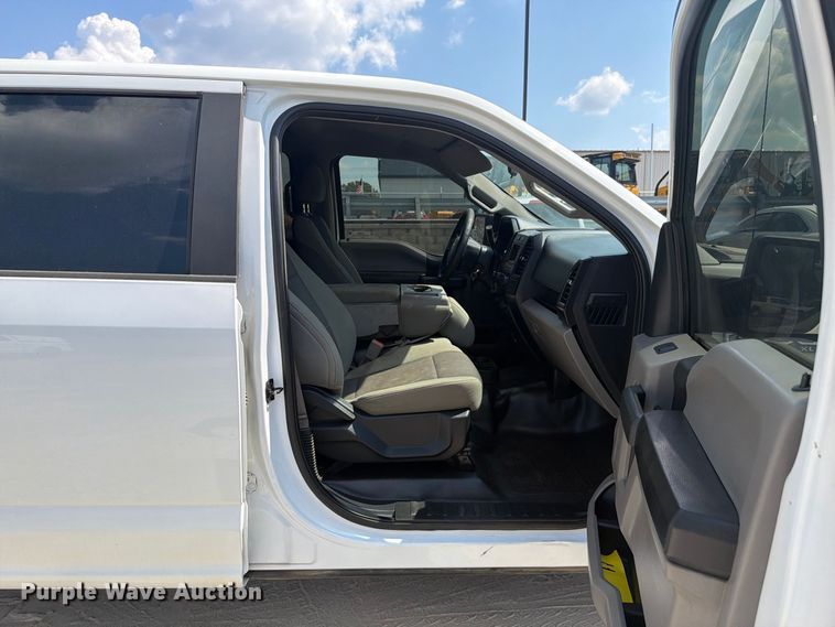 image for item FC3389 2016 Ford F150 Crew Cab pickup truck