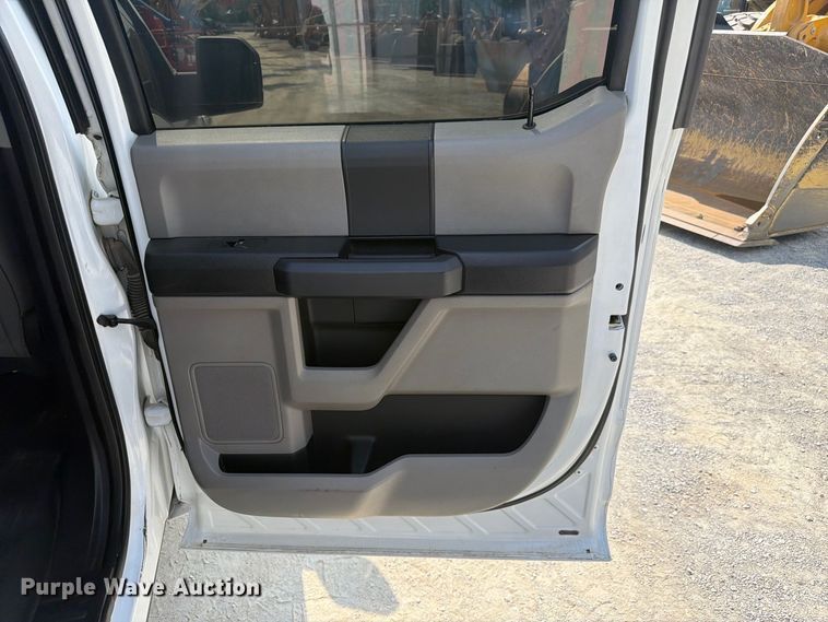 image for item FC3389 2016 Ford F150 Crew Cab pickup truck