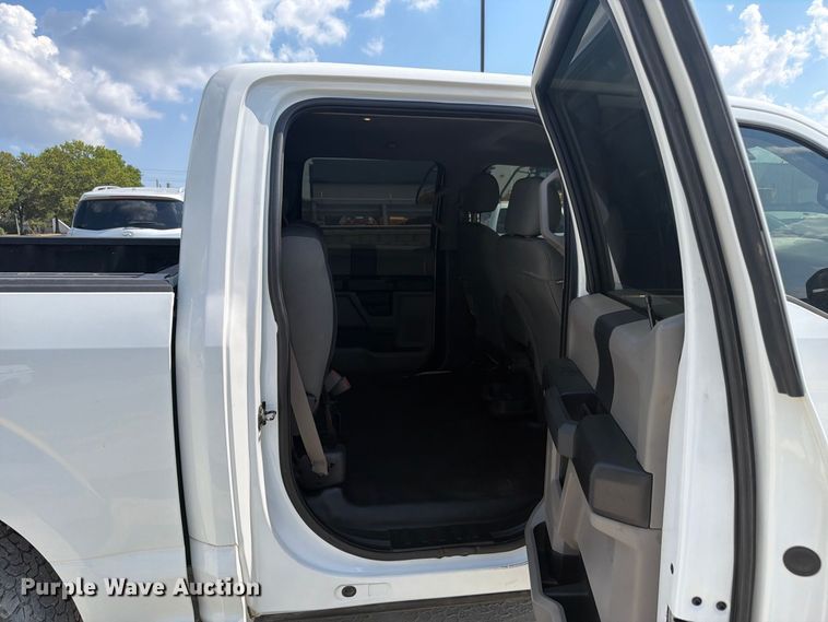 image for item FC3389 2016 Ford F150 Crew Cab pickup truck
