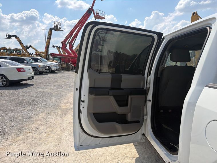 image for item FC3389 2016 Ford F150 Crew Cab pickup truck