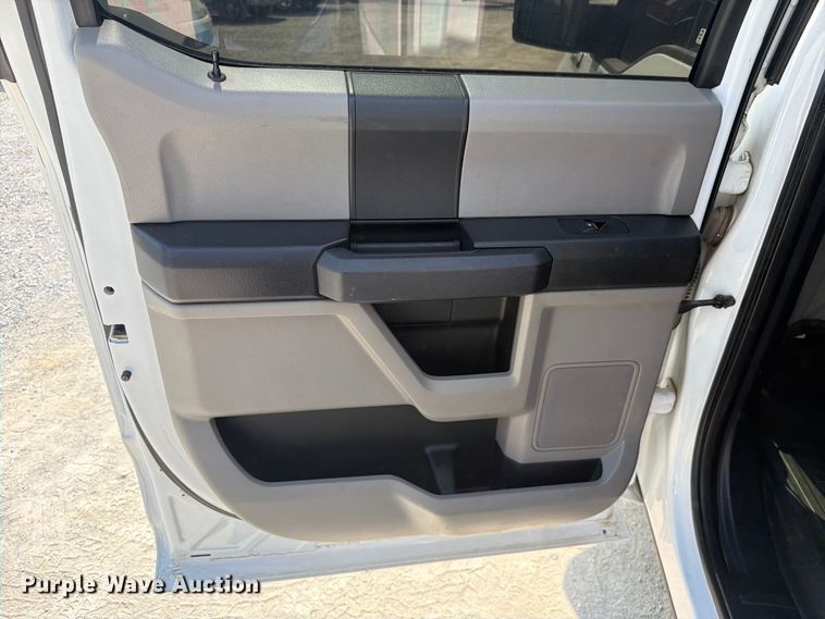 image for item FC3389 2016 Ford F150 Crew Cab pickup truck