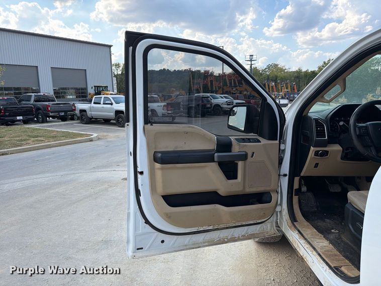 image for item FC3392 2016 Ford F150 Crew Cab pickup truck