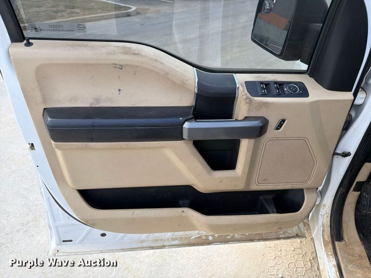 image for item FC3392 2016 Ford F150 Crew Cab pickup truck