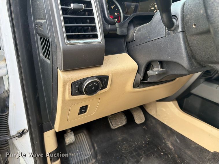 image for item FC3392 2016 Ford F150 Crew Cab pickup truck