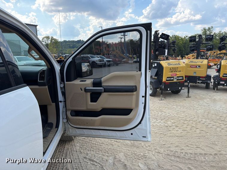 image for item FC3392 2016 Ford F150 Crew Cab pickup truck