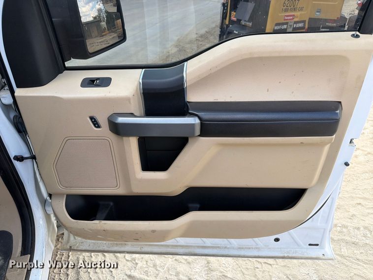 image for item FC3392 2016 Ford F150 Crew Cab pickup truck