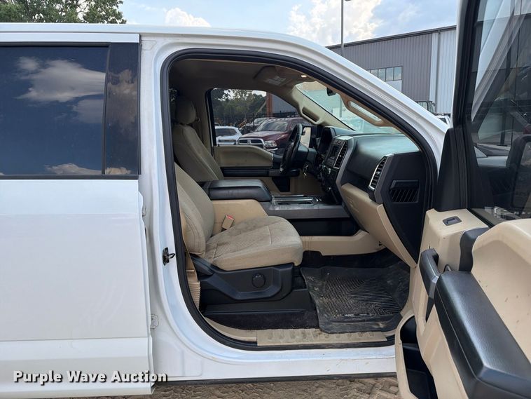 image for item FC3392 2016 Ford F150 Crew Cab pickup truck