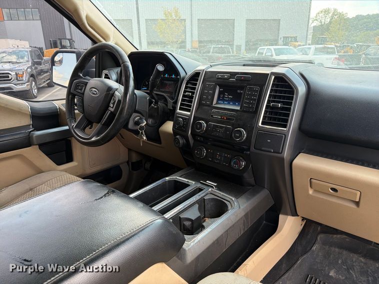 image for item FC3392 2016 Ford F150 Crew Cab pickup truck