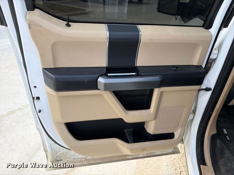 image for item FC3392 2016 Ford F150 Crew Cab pickup truck