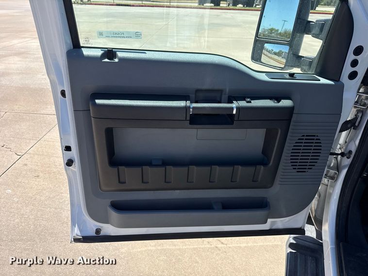 image for item FC4263 2016 Ford F250 Super Duty pickup truck