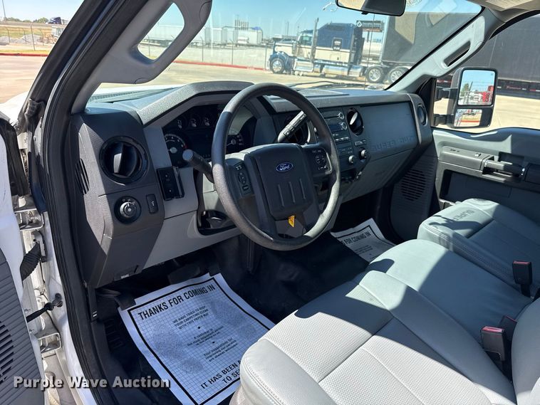 image for item FC4263 2016 Ford F250 Super Duty pickup truck