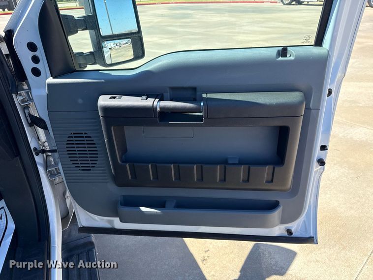 image for item FC4263 2016 Ford F250 Super Duty pickup truck