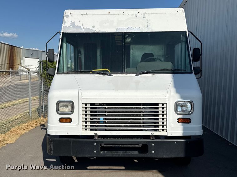 image for item FC4304 2017 Freightliner MT45 delivery truck