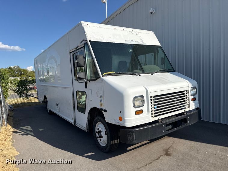 image for item FC4304 2017 Freightliner MT45 delivery truck