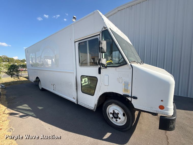 image for item FC4304 2017 Freightliner MT45 delivery truck