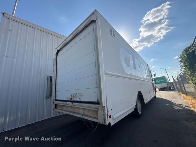 image for item FC4304 2017 Freightliner MT45 delivery truck