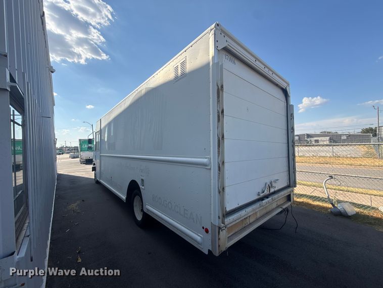 image for item FC4304 2017 Freightliner MT45 delivery truck