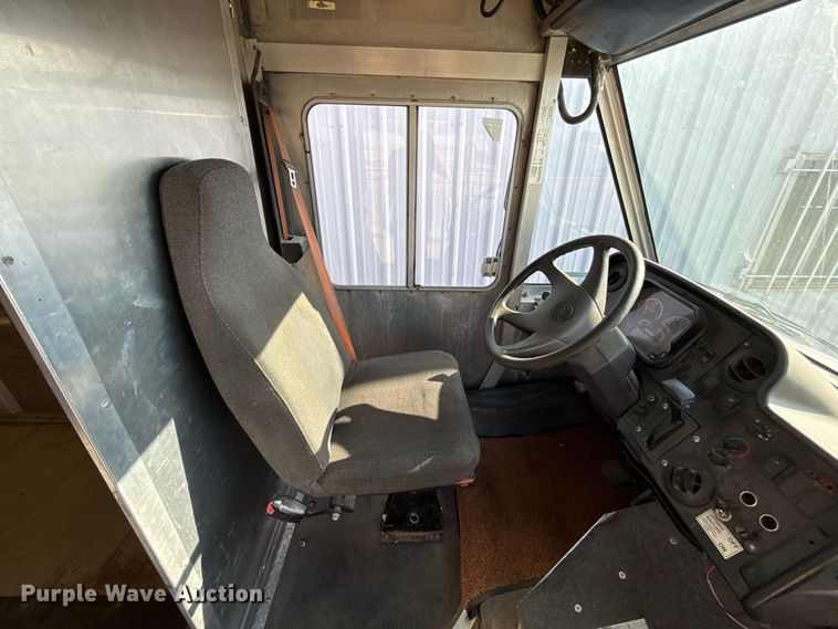 image for item FC4304 2017 Freightliner MT45 delivery truck