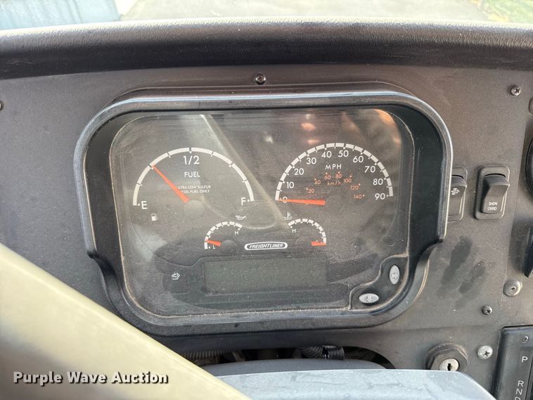 image for item FC4304 2017 Freightliner MT45 delivery truck