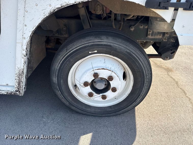 image for item FC4304 2017 Freightliner MT45 delivery truck