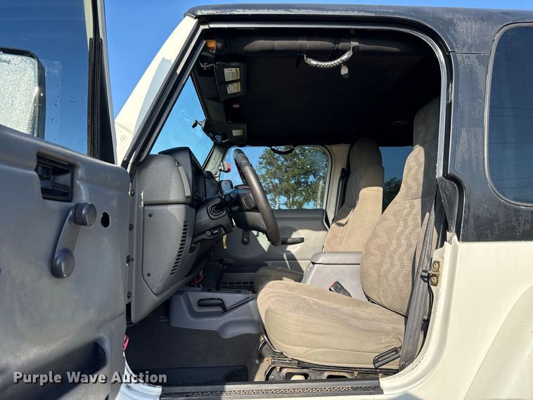 image for item FC4320 2003 Jeep Wrangler SUV