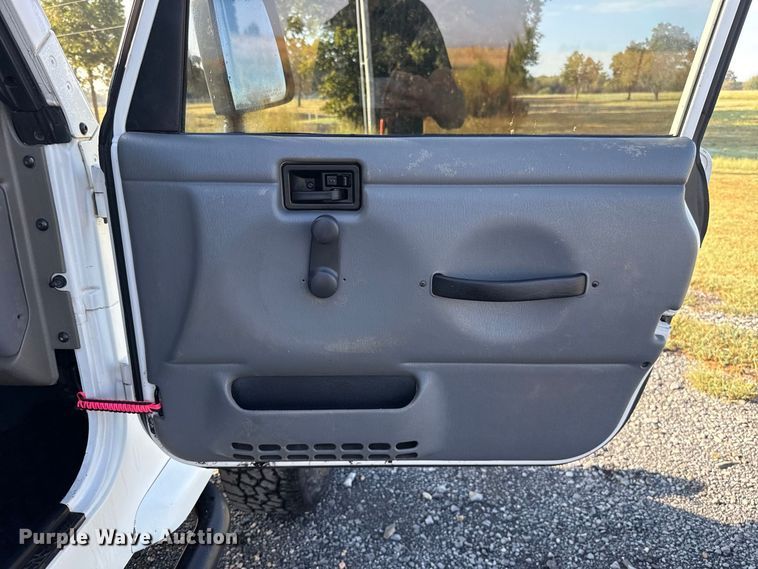 image for item FC4320 2003 Jeep Wrangler SUV