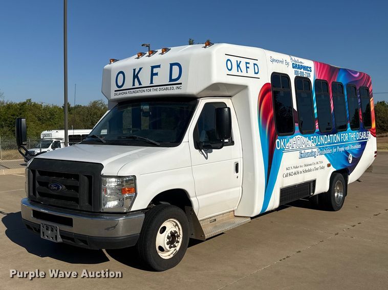 2017 Ford E450 shuttle bus