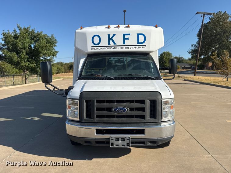 image for item FC4334 2017 Ford E450 shuttle bus