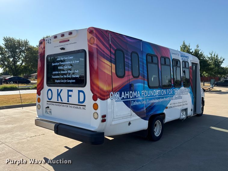 image for item FC4334 2017 Ford E450 shuttle bus
