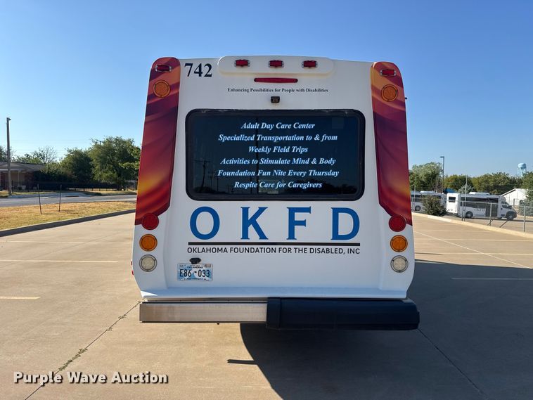 image for item FC4334 2017 Ford E450 shuttle bus