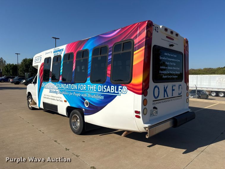 image for item FC4334 2017 Ford E450 shuttle bus