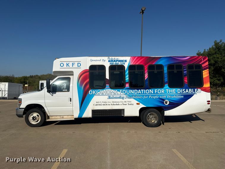 image for item FC4334 2017 Ford E450 shuttle bus