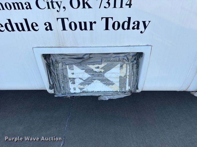 image for item FC4334 2017 Ford E450 shuttle bus