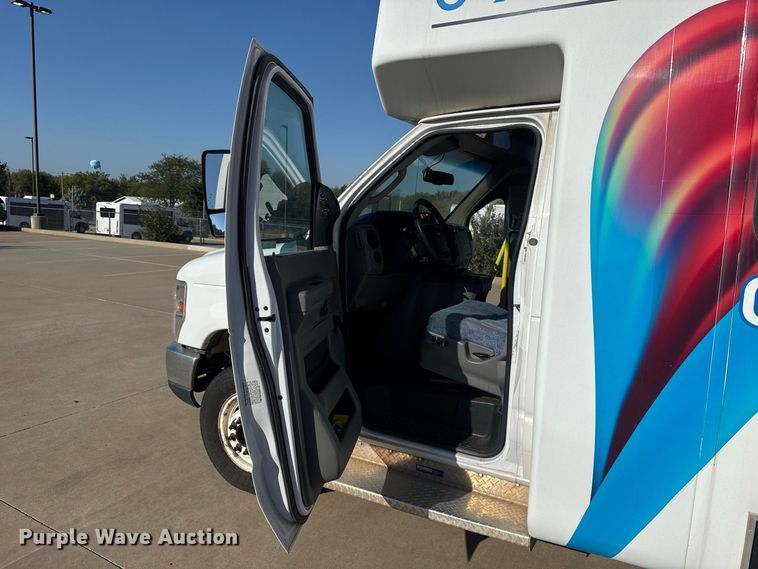 image for item FC4334 2017 Ford E450 shuttle bus