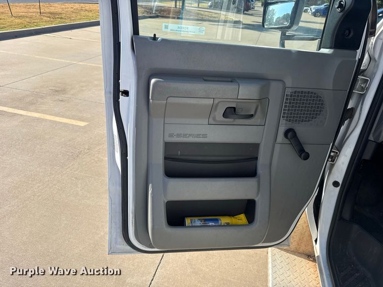 image for item FC4334 2017 Ford E450 shuttle bus