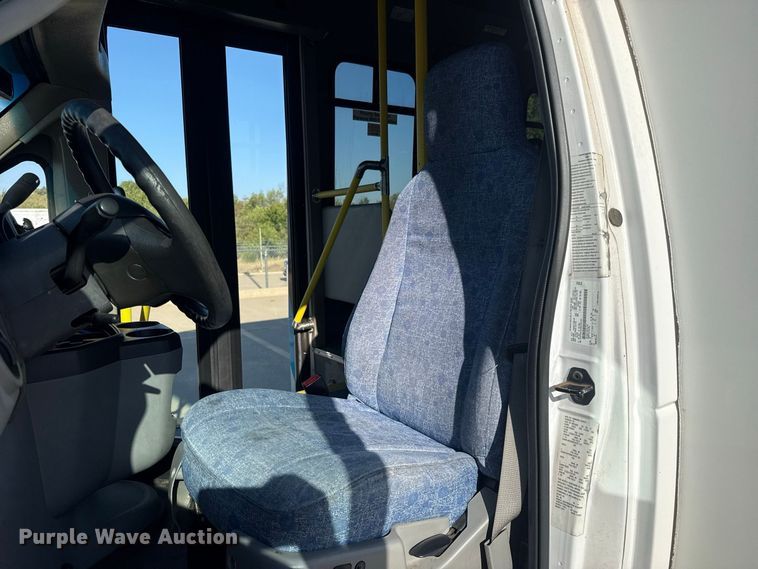 image for item FC4334 2017 Ford E450 shuttle bus