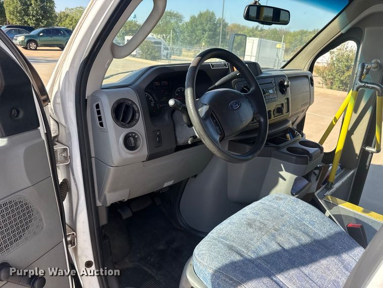 image for item FC4334 2017 Ford E450 shuttle bus