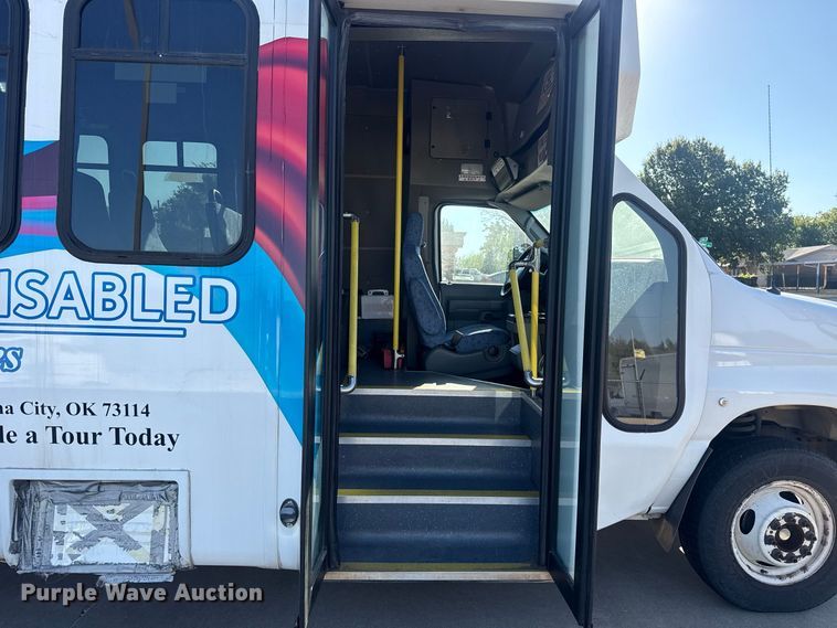 image for item FC4334 2017 Ford E450 shuttle bus