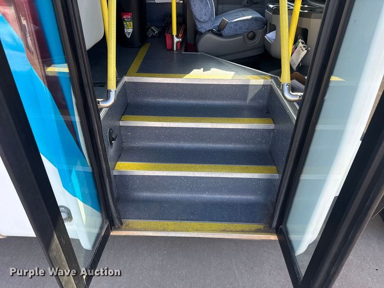 image for item FC4334 2017 Ford E450 shuttle bus