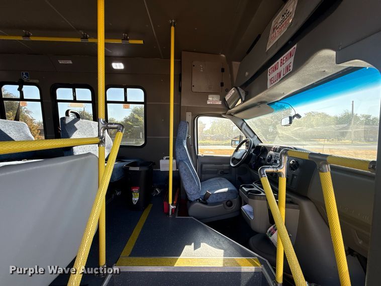image for item FC4334 2017 Ford E450 shuttle bus