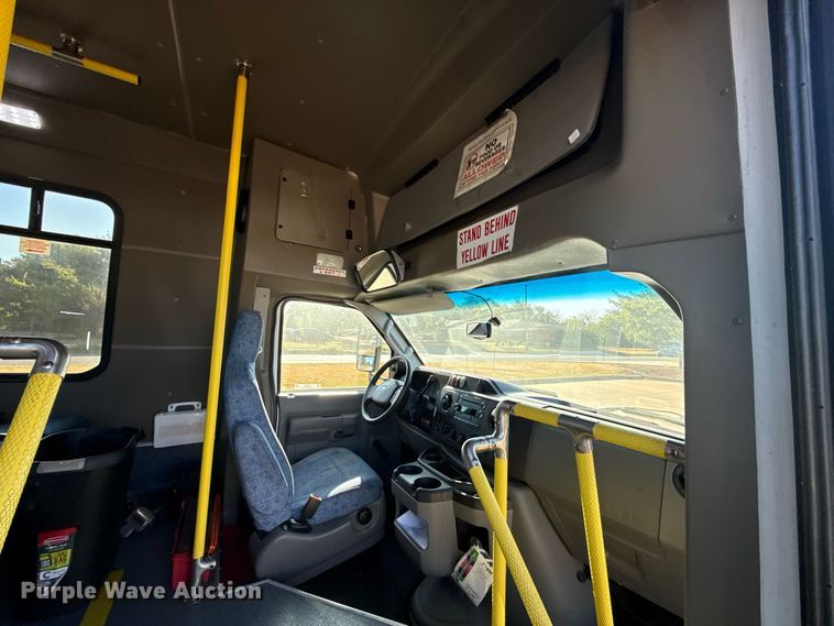 image for item FC4334 2017 Ford E450 shuttle bus