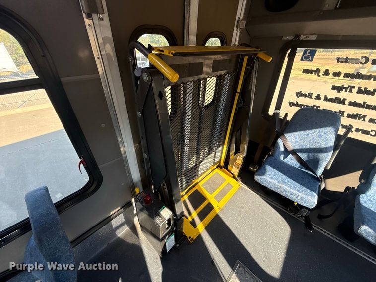 image for item FC4334 2017 Ford E450 shuttle bus