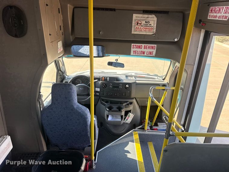 image for item FC4334 2017 Ford E450 shuttle bus