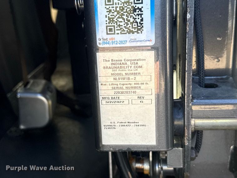 image for item FC4334 2017 Ford E450 shuttle bus