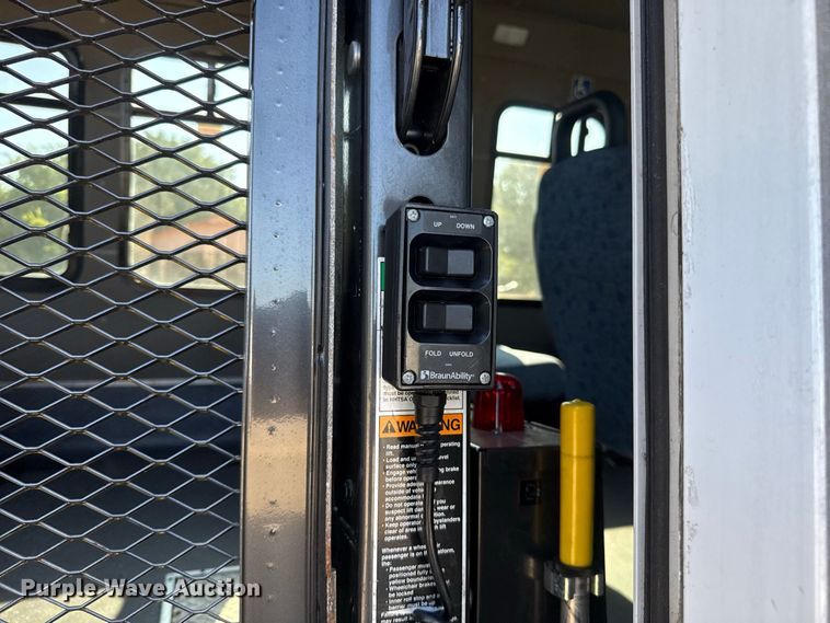 image for item FC4334 2017 Ford E450 shuttle bus