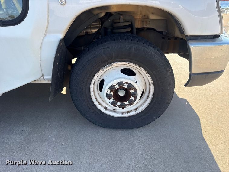 image for item FC4334 2017 Ford E450 shuttle bus