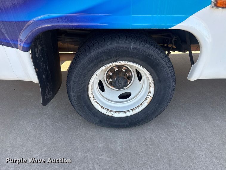 image for item FC4334 2017 Ford E450 shuttle bus